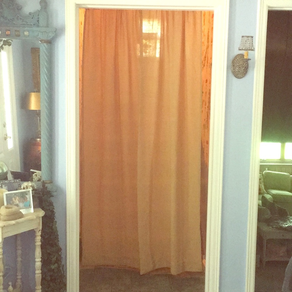1 drapery panel